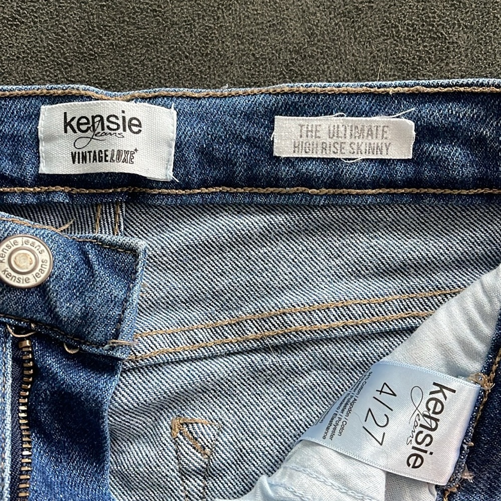 High Rise Distressed Jeans - Picture 4 of 4